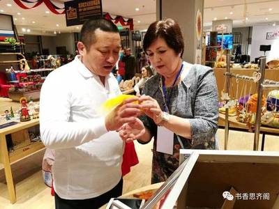 薪火相傳，巧手繪非遺——記哈爾濱市尚威志愿者協會文化志愿者分會參加“哈深哈”麥秸畫展示活動